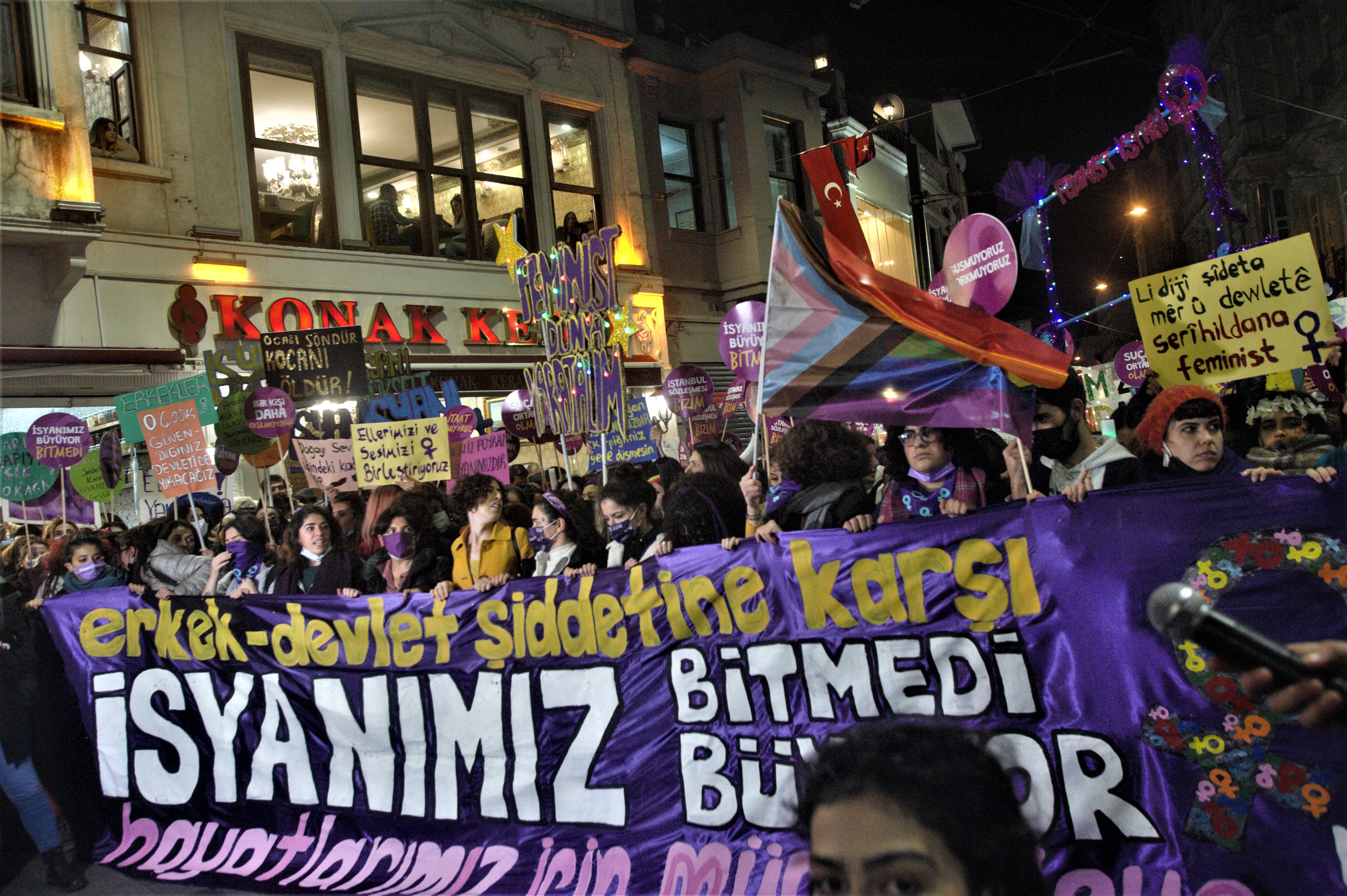 Kadınlar polis ablukası altında seslendi: İsyanımız bitmedi, büyüyor